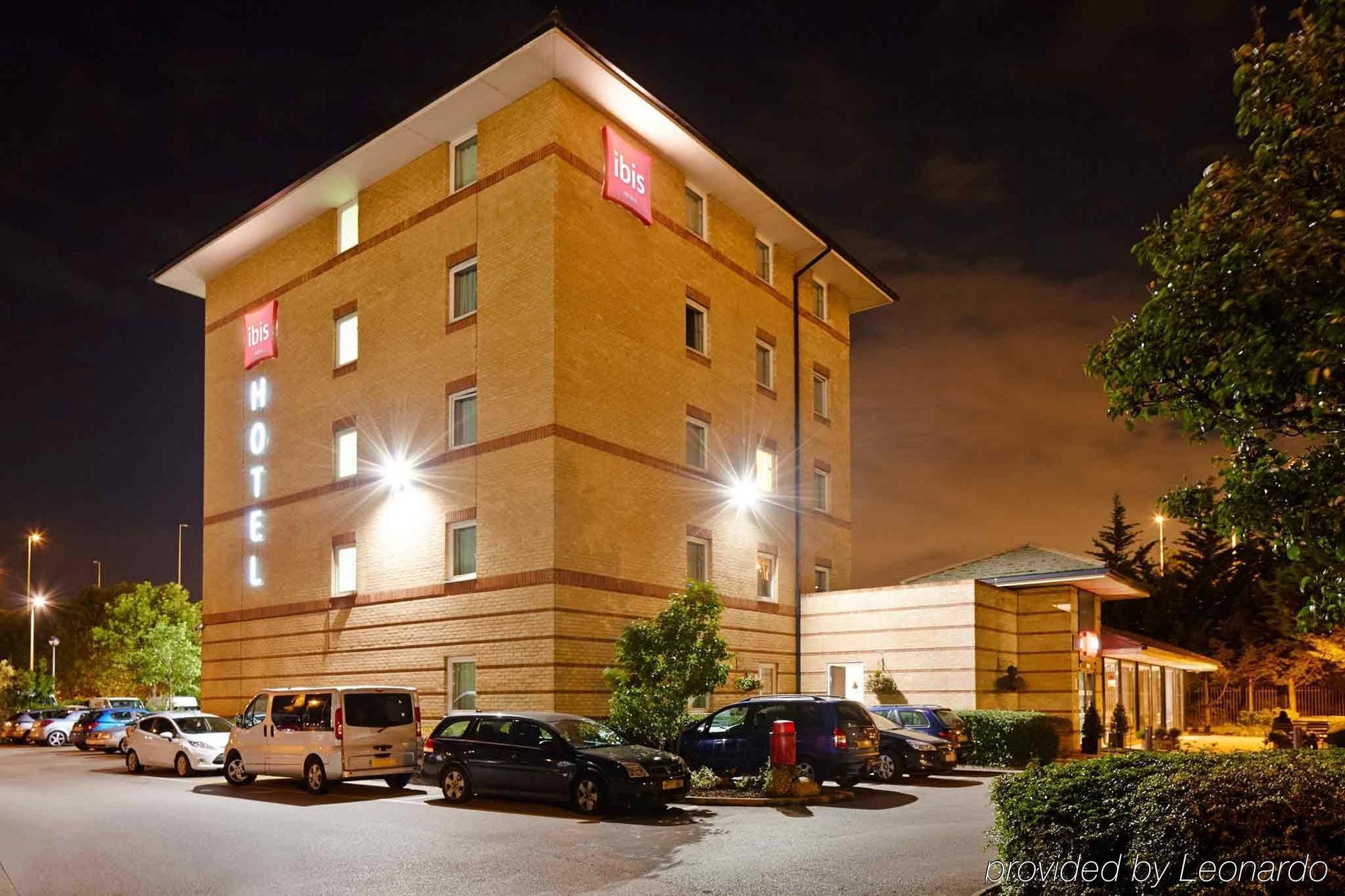 Ibis London Thurrock M25 Grays Exterior photo